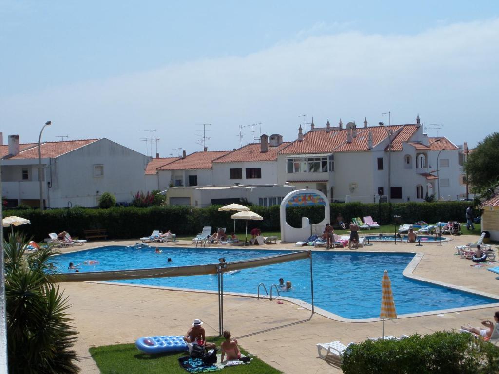 Apartamentos Turisticos Silchoro — Swimming pool in Albufeira, Faro