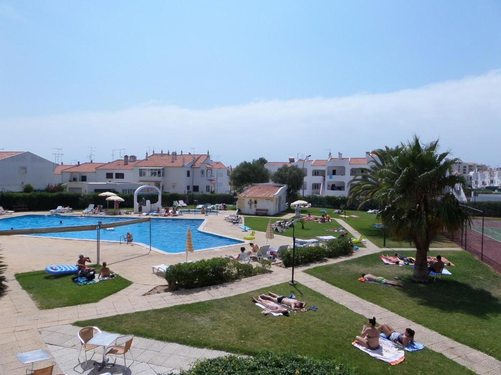 Apartamentos Turisticos Silchoro — Swimming pool in Albufeira, Faro