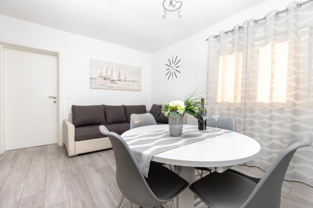 Apartman Topic — Hotel in Kastela