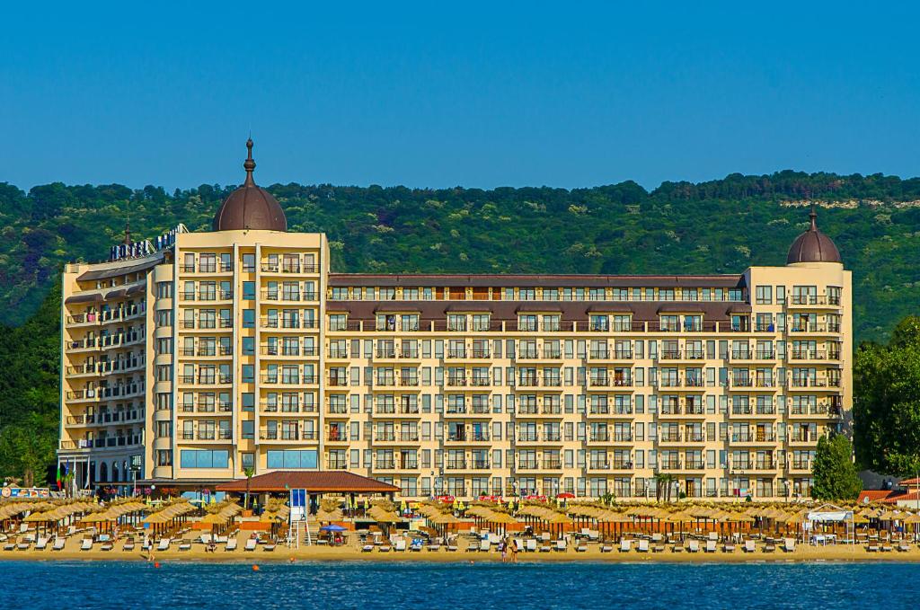 Admiral Hotel - Ultra All Inclusive & Private Beach — Beach in Golden Sands, Varna Region
