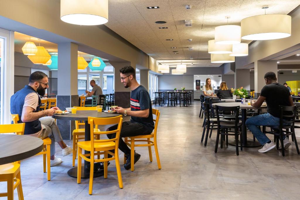 A&o DÜsseldorf Hauptbahnhof Photo 3