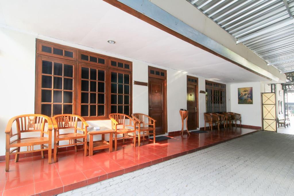 4. RedDoorz..