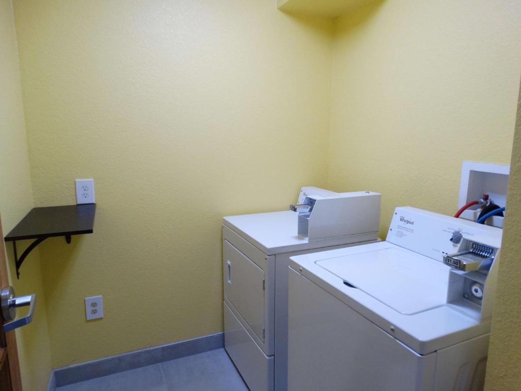 Best Western DeWitt Photo 2