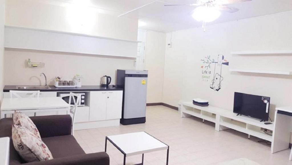 Shared lounge/TV area