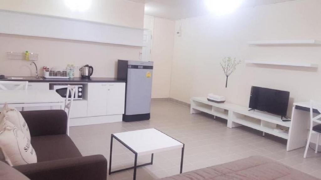 Shared lounge/TV area