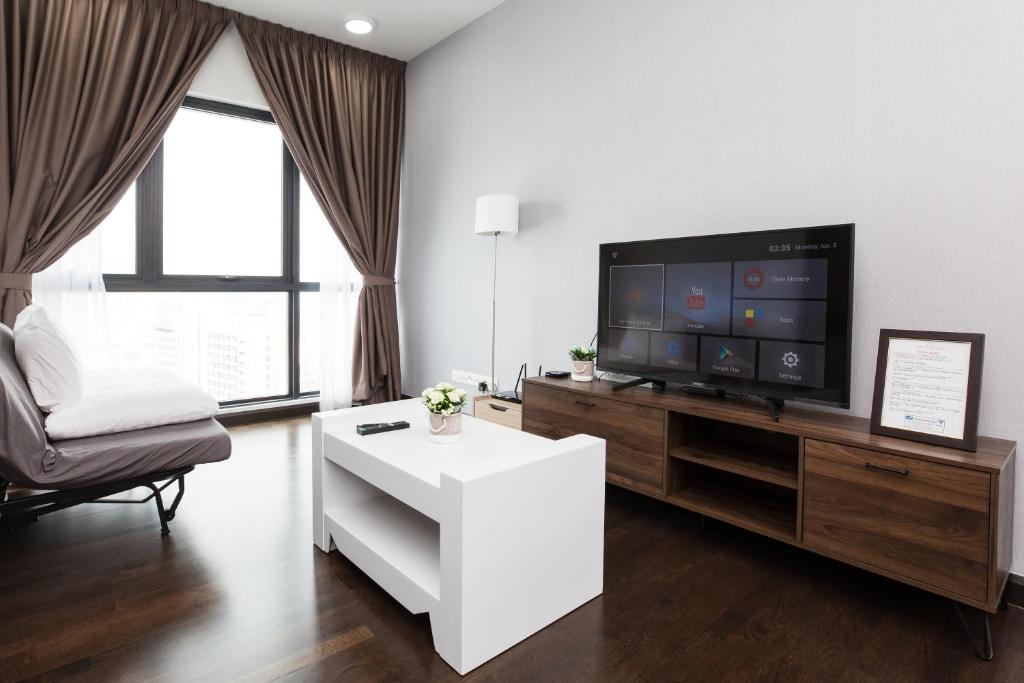 Shared lounge/TV area