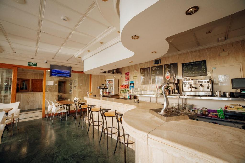 Apartamentos Palm Court — Restaurant & bars in Benidorm, Valencian Community