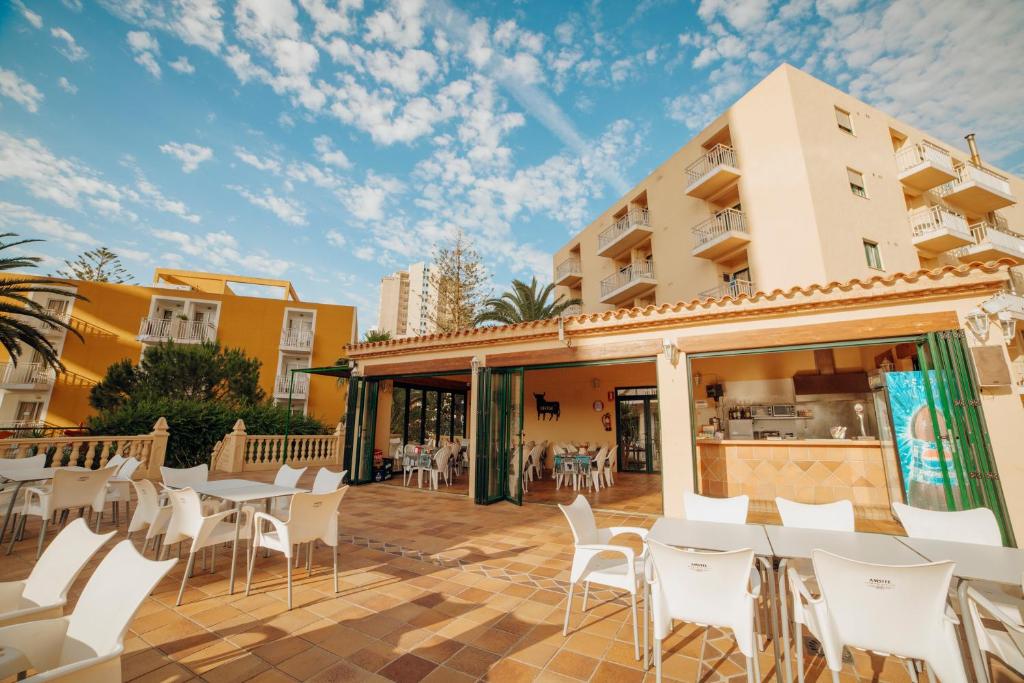 Apartamentos Palm Court — Restaurant & bars in Benidorm, Valencian Community