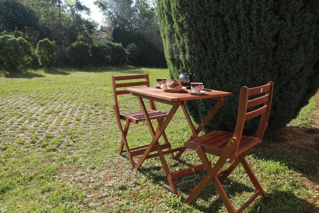Apartment with swing photo