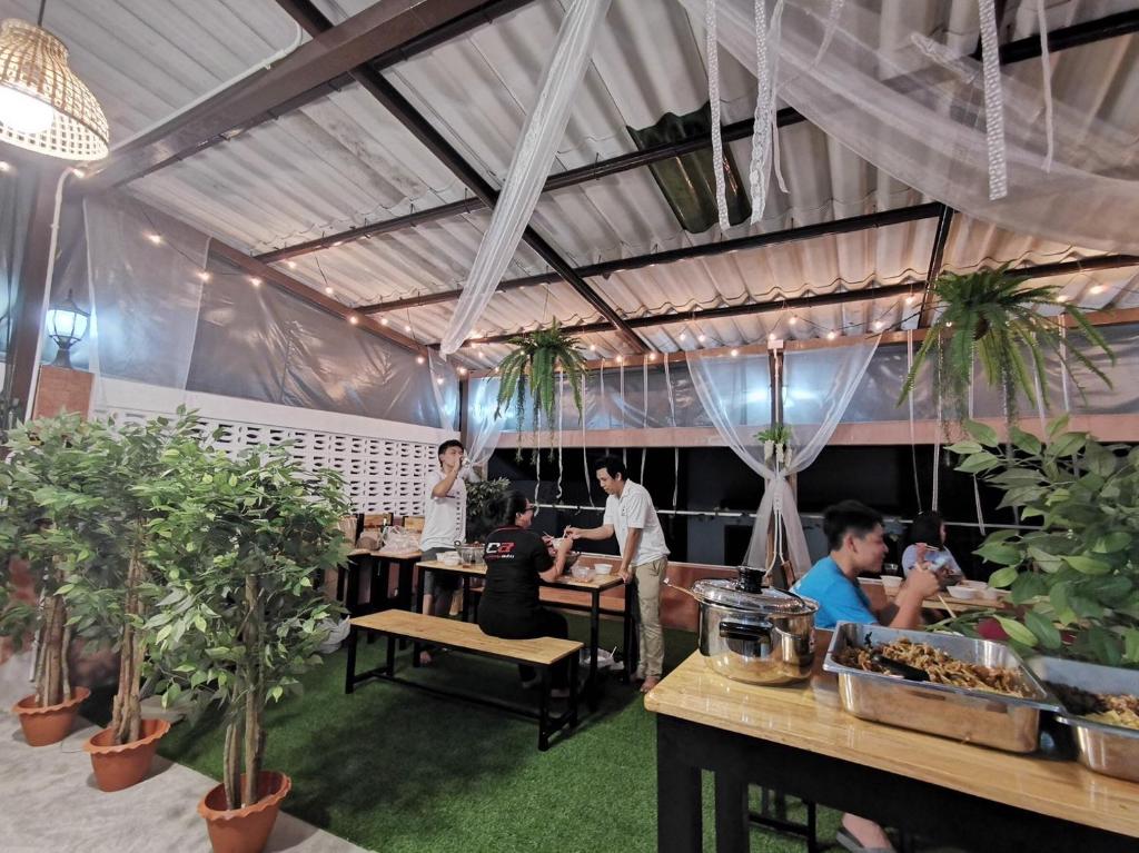 白色房子青年旅馆 (White House Hostel)