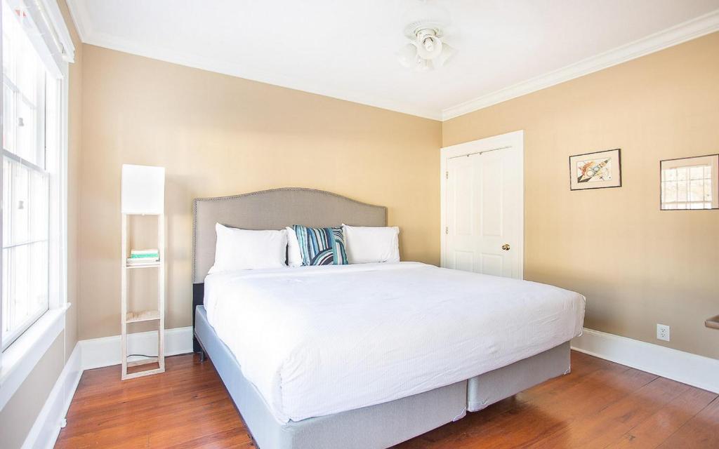 Popular attractions Area Nearby Property