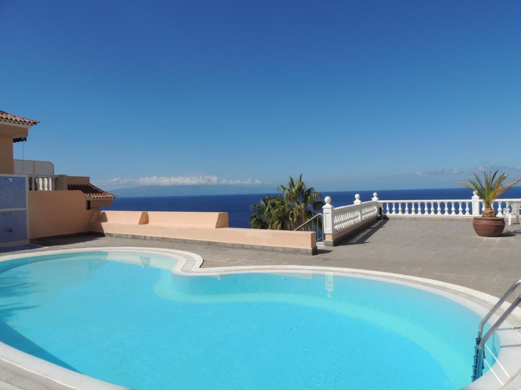 Magnificent Apt. with Sea View Cliff & Marina 전경