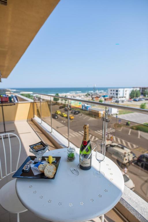 Summerland Happy Blue Apartments photo