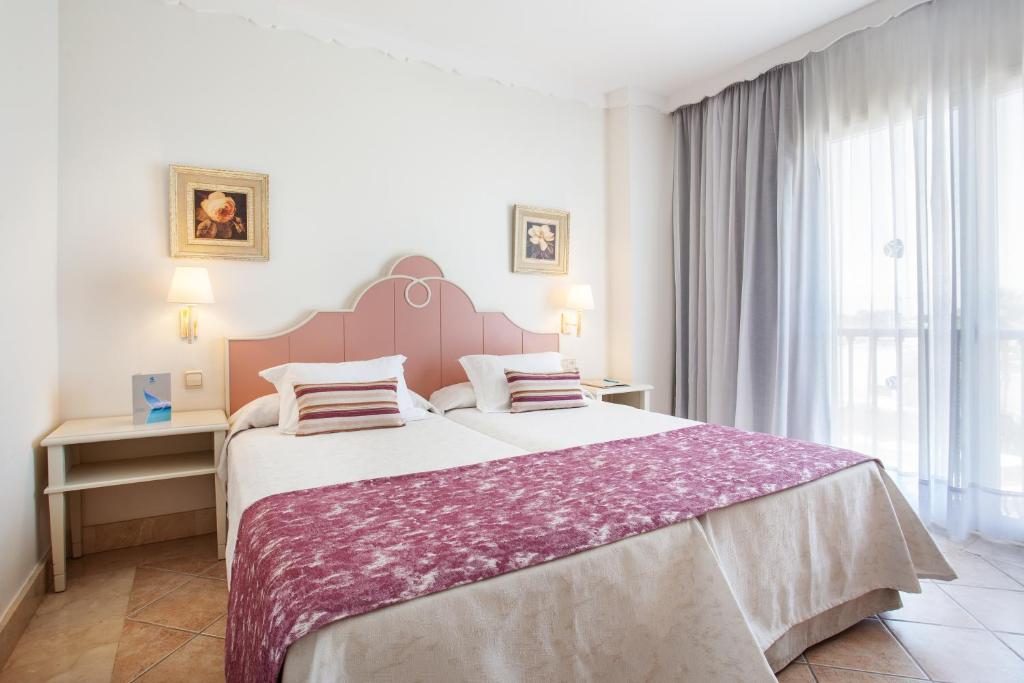 Grupotel Macarella Suites & Spa photo