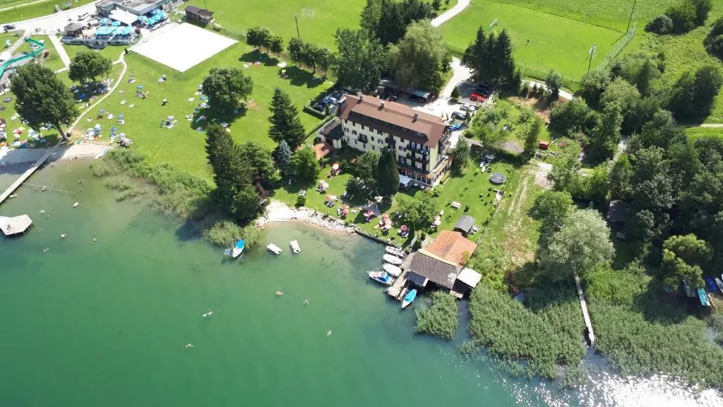 Strandhotel Prinz, hotell sihtkohas Ossiach