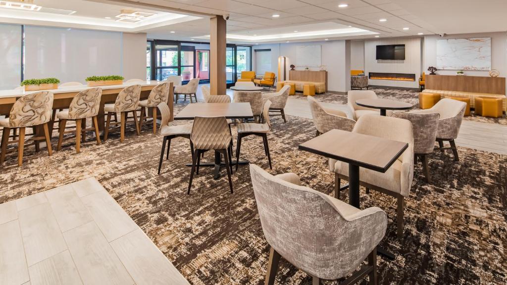 Surestay Plus Hotel Chicago/lombard By Best Western Photo 34
