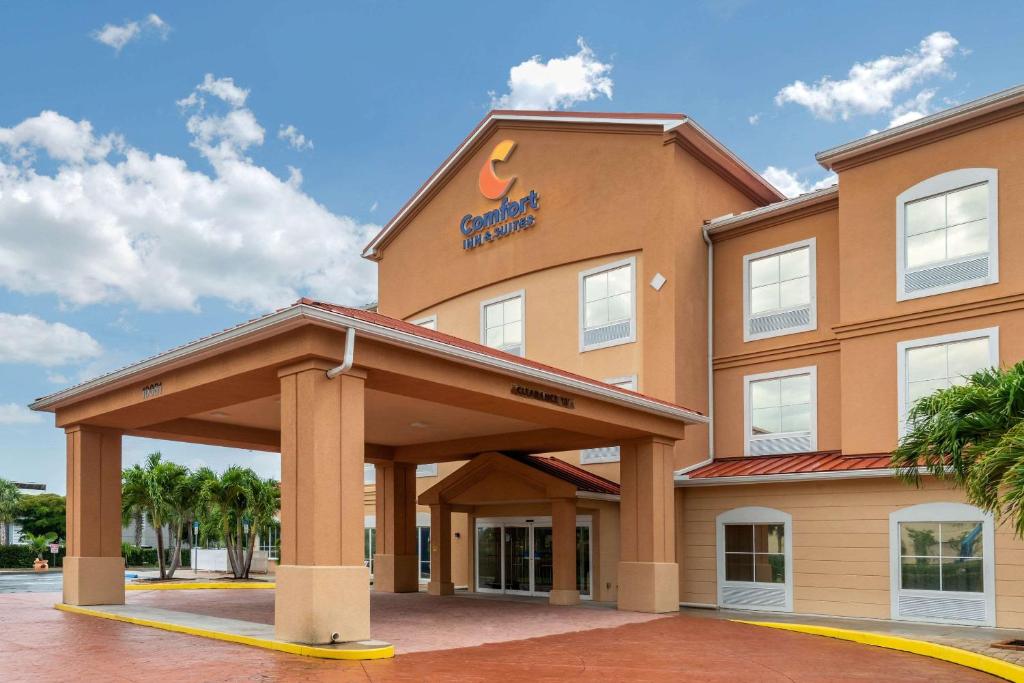 Comfort Inn & Suites Airport photo