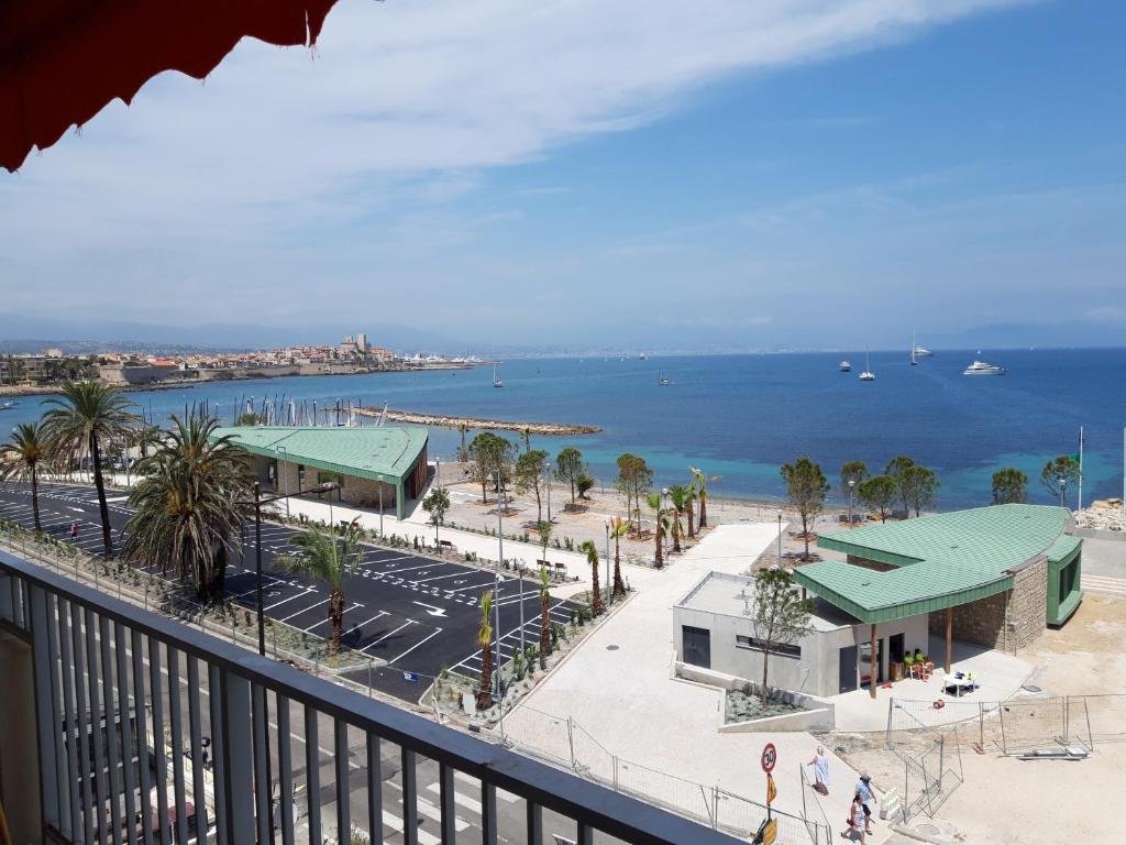 Antibes: A nest perched on the sea! - 2
