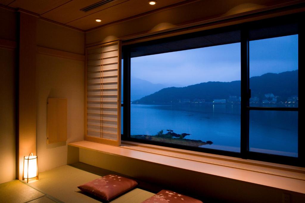 富士河口湖溫泉鄉湖南荘 (Fuji Kawaguchiko Onsen Konansou)