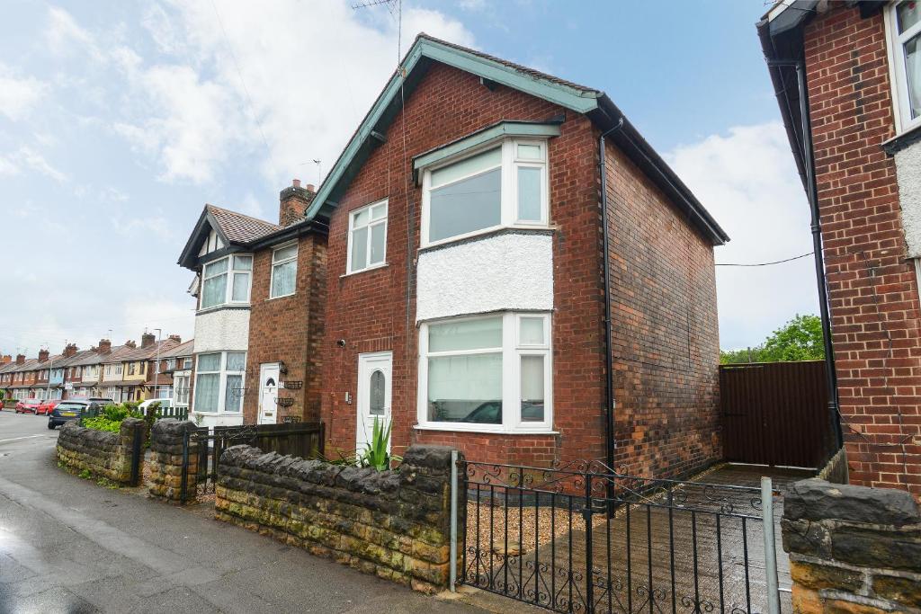 Cosy House in the heart of Beeston with FREE Parking and WiFi, Nottingham