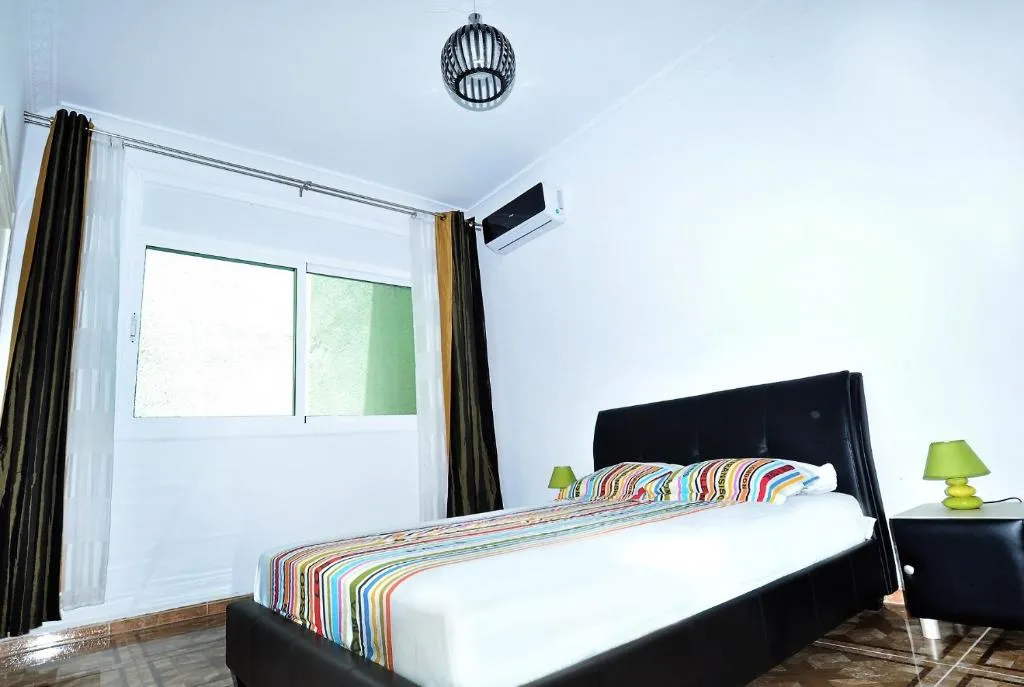 Appart Clim Wifi 700m de la Plage, hotel in Saidia 