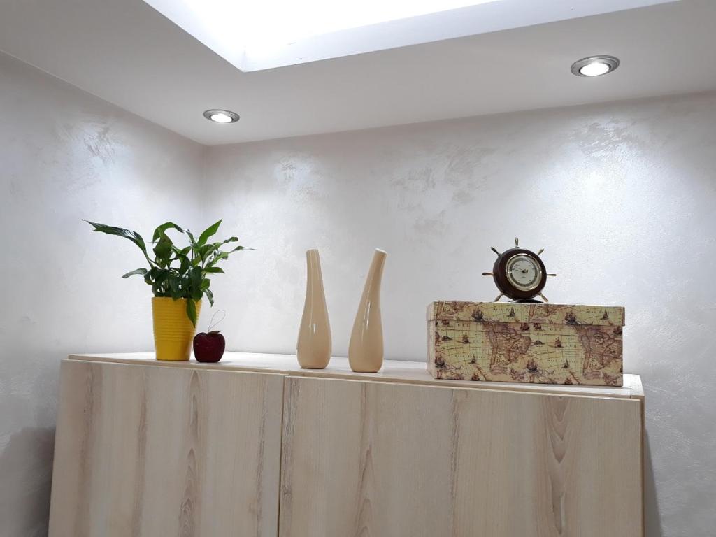 Sweet Yellow Apartment - 5