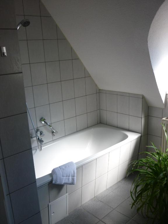 Bathroom, Avenue Hotel in Nuremberg