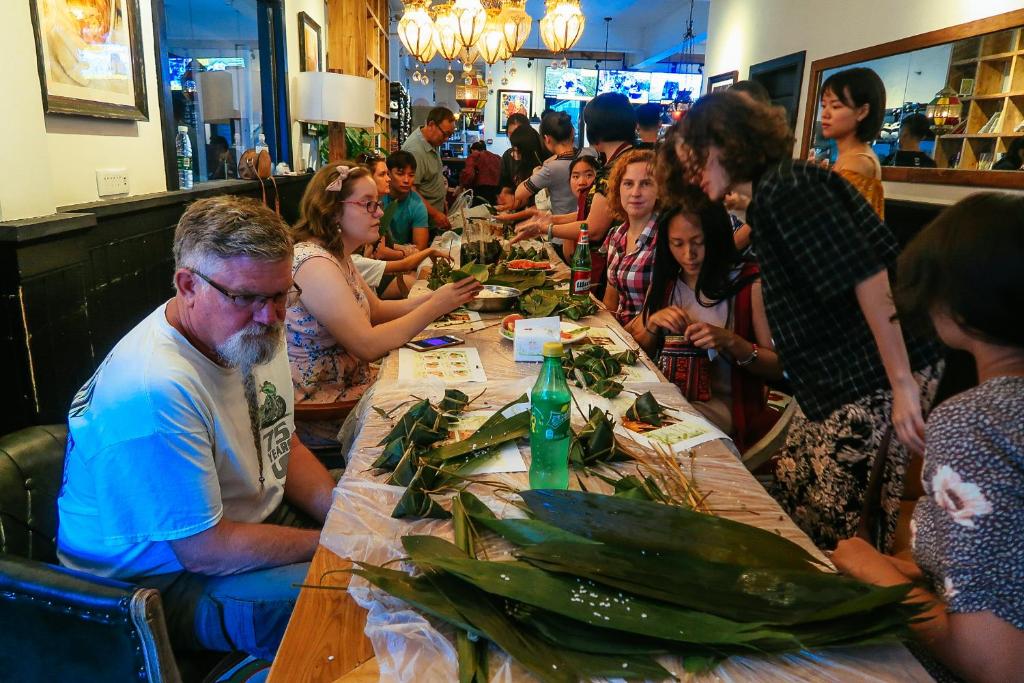 Chengdu Flipflop Hostel - Right Next To Taikooli & Metro - Chill & Social Rooftop Garden Bar - Free Activities - Friendly English Speaking Staff - Tibet, Panda, Buddha & Snow Mountain Tours, Čcheng-tu