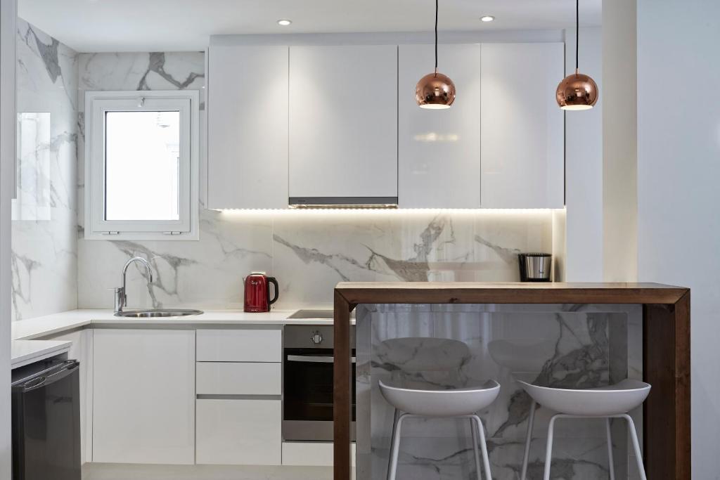 Cozy and Bright 2BD Apartment in Kolonaki photo