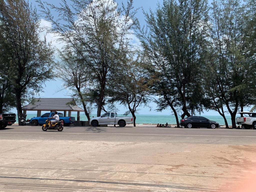 Grandblue Condominium#702 Seaview TopFloor MaePim Rayong photo