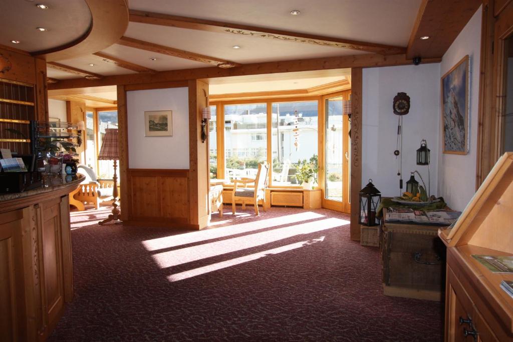 Hotel Restaurant Alpina photo