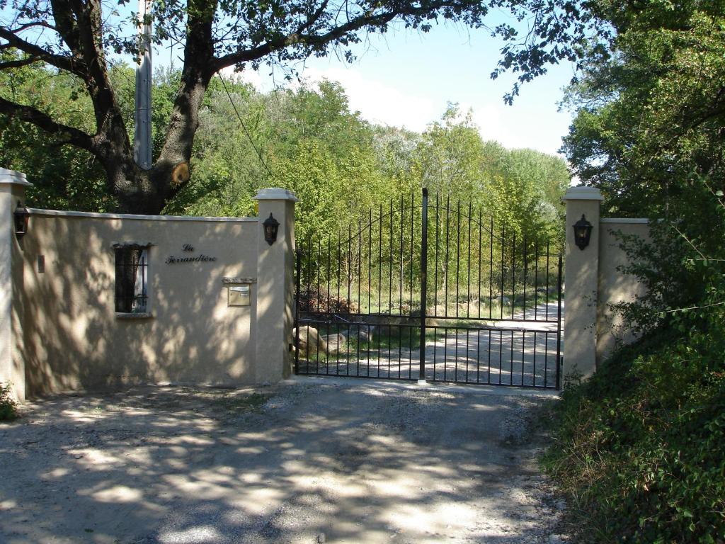 Domaine en Provence Gîte la Ferrandiere - 2