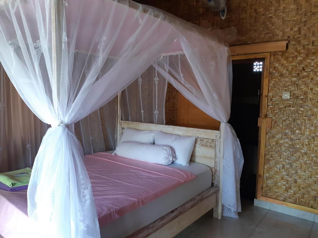 Medewi shady house photo