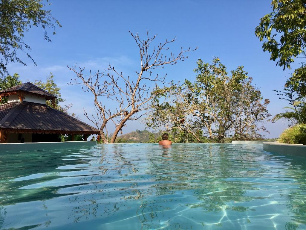 Lakeview Lodge Ngapali photo