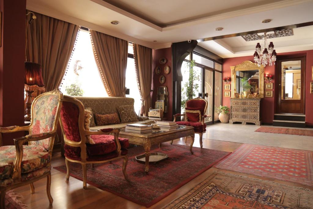 Gondola Hotel & Suites photo