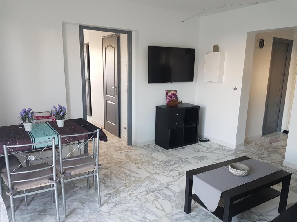 T2 DE 40 M2 EN REZ DE JARDIN Avec parking CARNON PLAGE - 2