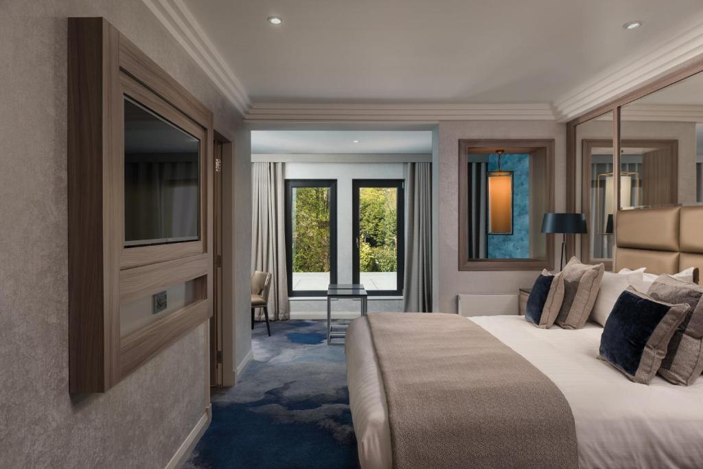 Superior Family Room, Dalmeny Park House Hotel in Glasgow