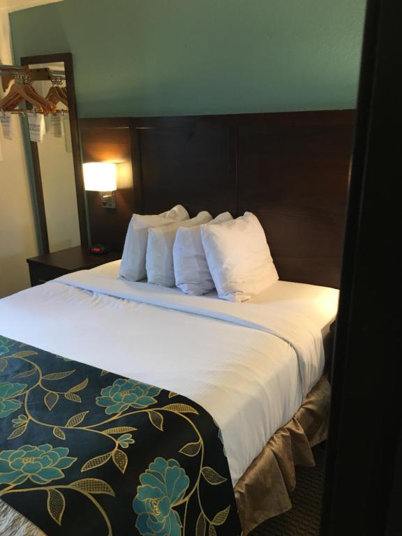 Baymont by Wyndham Keystone Near Mt. Rushmore photo