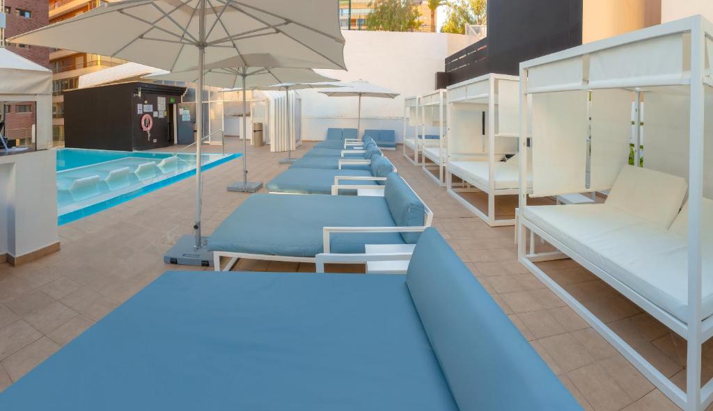 Hotel Villa del Mar — Swimming pool in Benidorm, Valencian Community