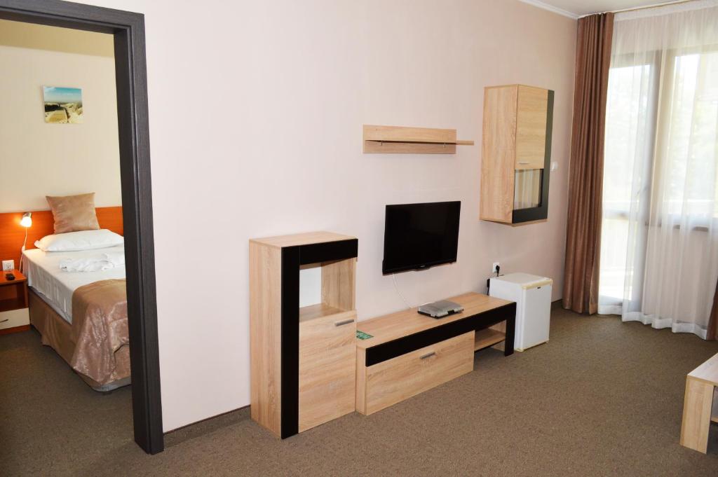 Paradise Hotel & Relax Center — Pokoje in Pomorie, Region Burgas