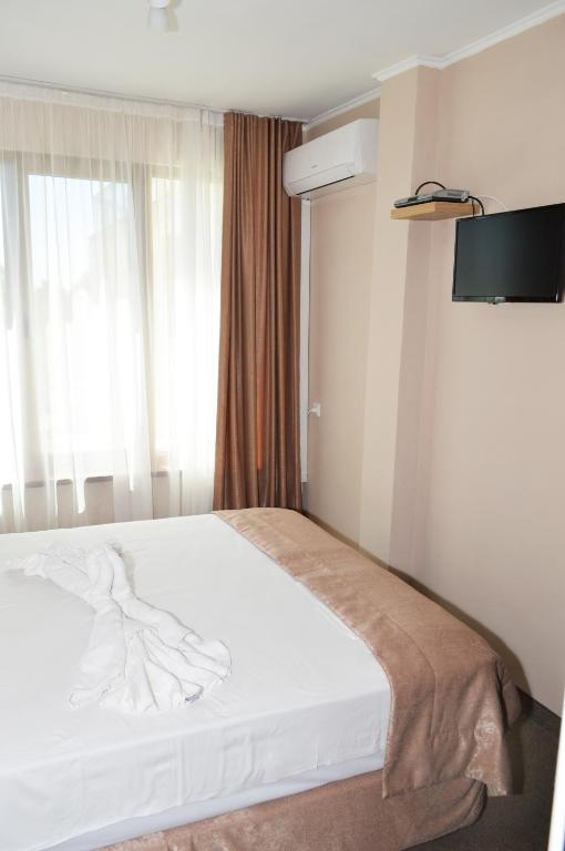 Paradise Hotel & Relax Center — Pokoje in Pomorie, Region Burgas