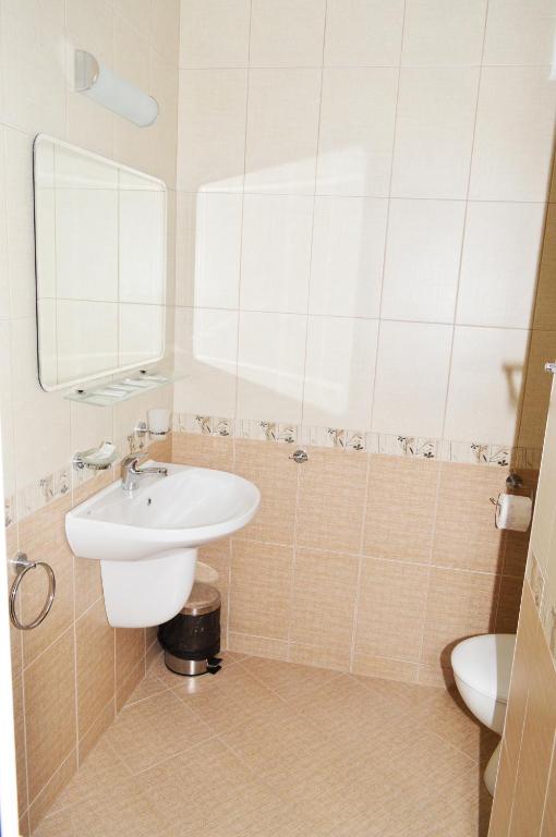 Paradise Hotel & Relax Center — Pokoje in Pomorie, Region Burgas