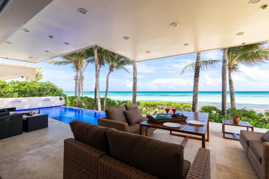 Casa Martini- Oceanfront private pool house for 6 - 1