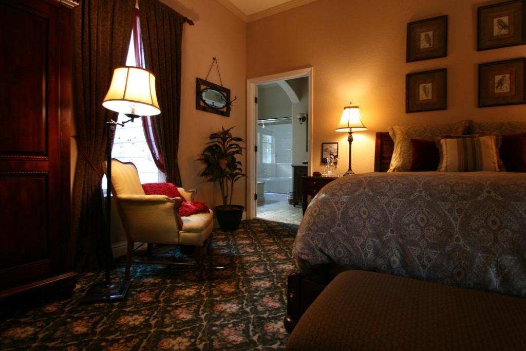Yosemite Rose Bed and Breakfast photo