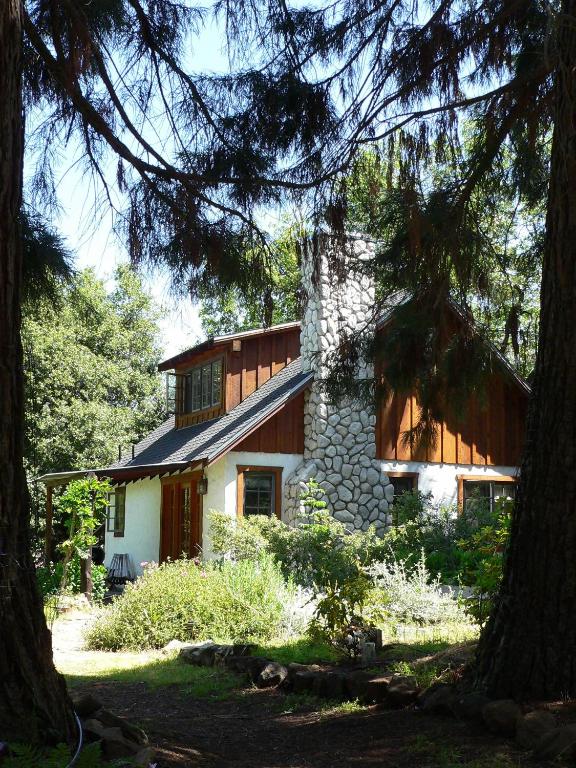 Yosemite Rose Bed and Breakfast photo