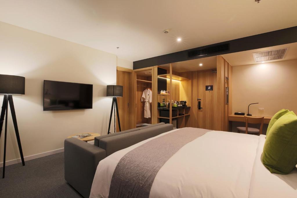 ZAZZ URBAN HO CHI MINH HOTEL photo