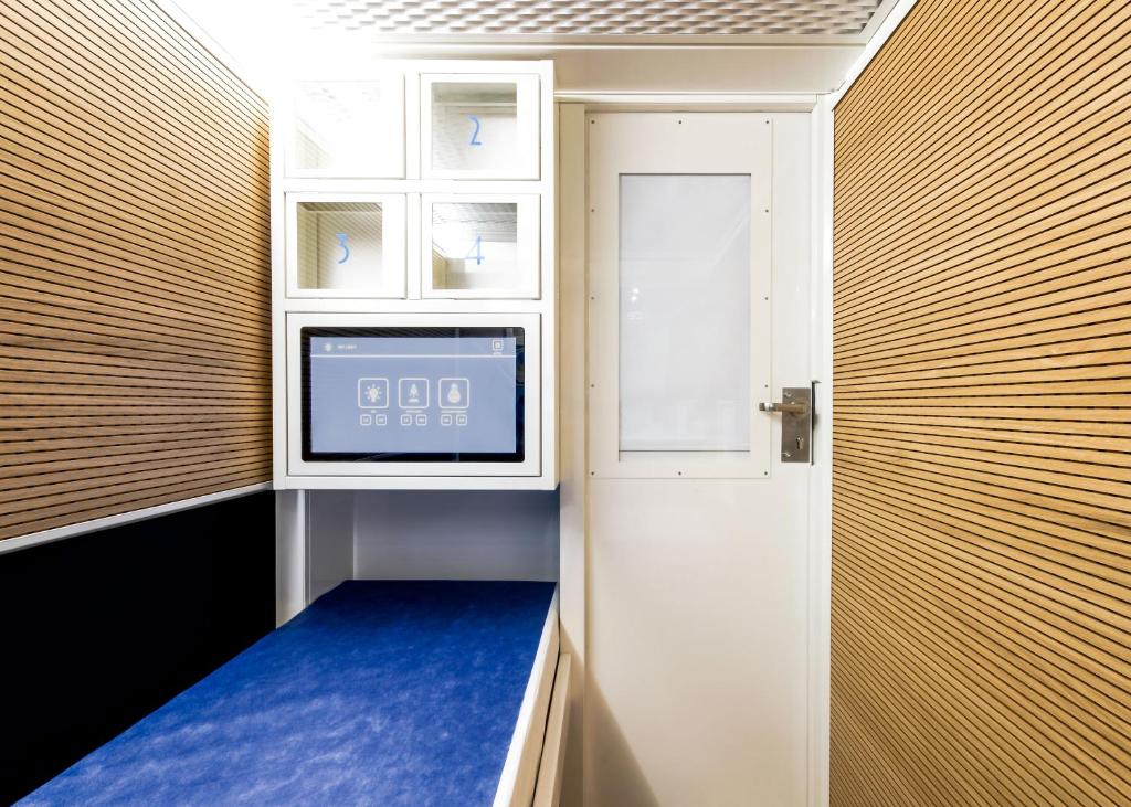Resting Pods - ZzzleepandGoTRN Torino Airport — Hotel in Caselle Torinese