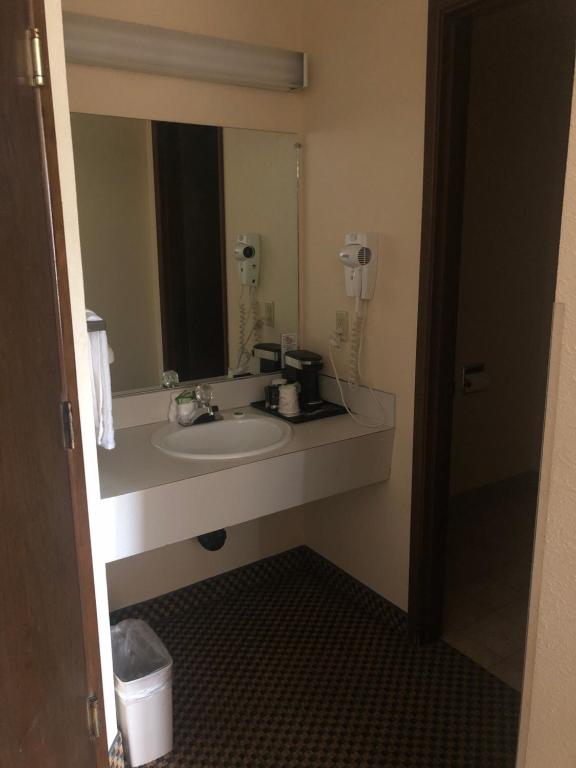 GuestHouse Inn & Suites Eugene/Springfield Photo 4