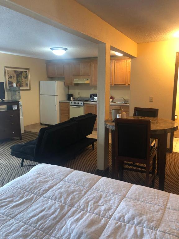 GuestHouse Inn & Suites Eugene/Springfield Photo 7