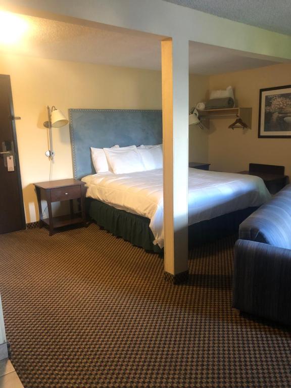 GuestHouse Inn & Suites Eugene/Springfield Photo 13
